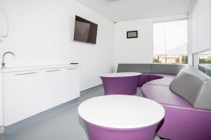 Comfortable and inviting reception area at Facemed
