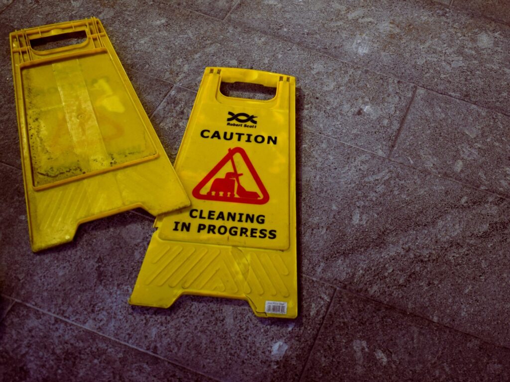 Cleaning sign to represent facilities management tips for offices at the onset of spring